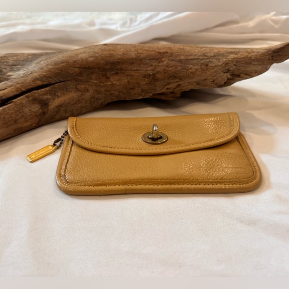 Coach Turnlock Case Wallet #7171 - Picture 1 of 10